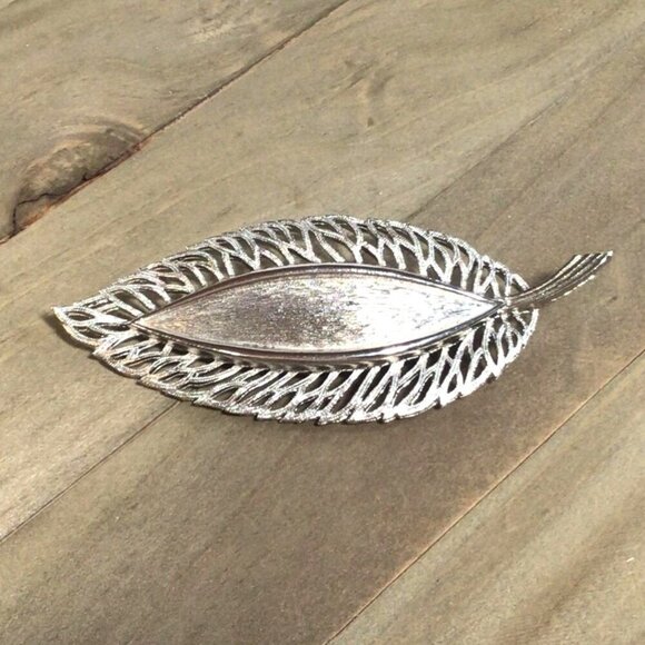 Vintage Leaf Shaped Brooch Silver Tone Oversized - Picture 1 of 3